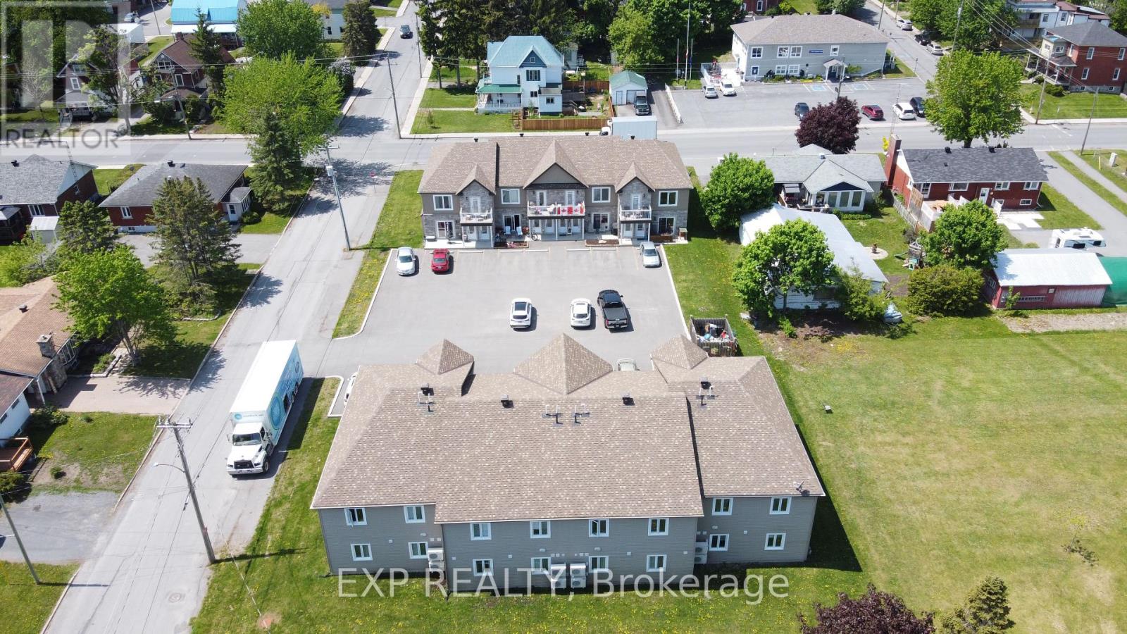 75 Kenyon Street E Property Photo 5