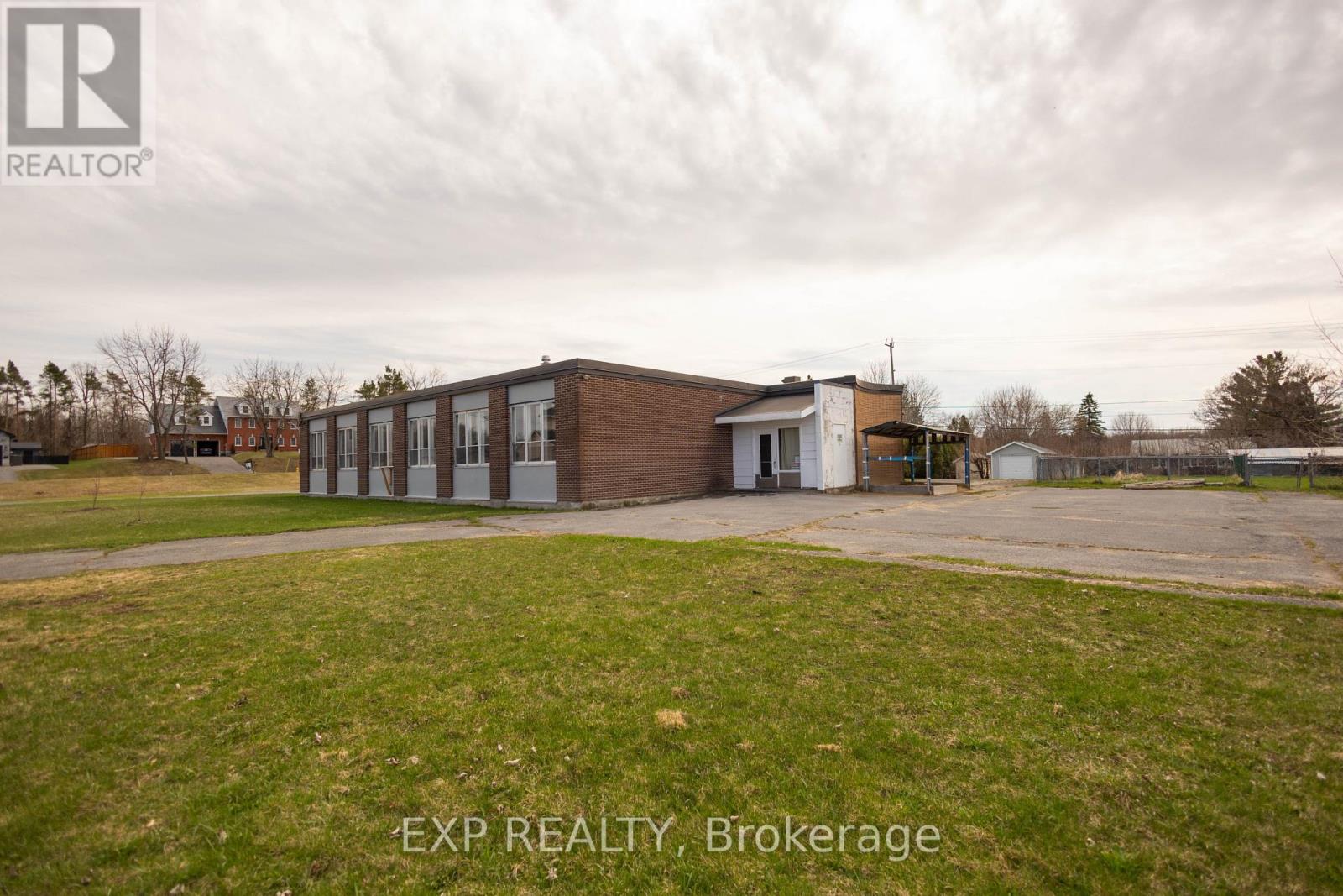581 Cheryl Street Property Photo 2