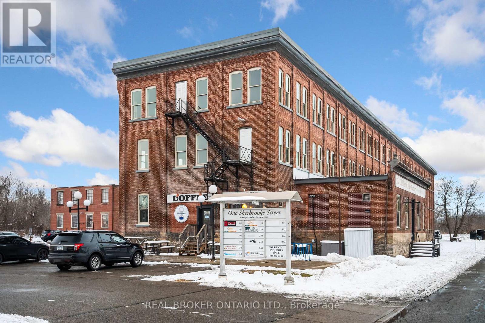170 - 1 Sherbrooke Street E Property Photo 3