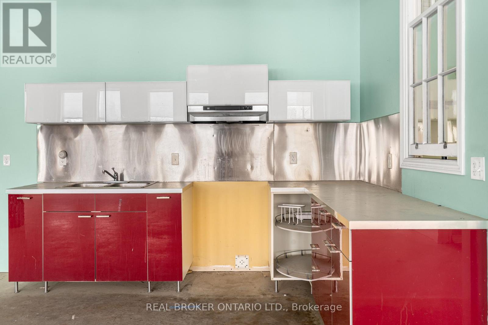 170 - 1 Sherbrooke Street E Property Photo 12