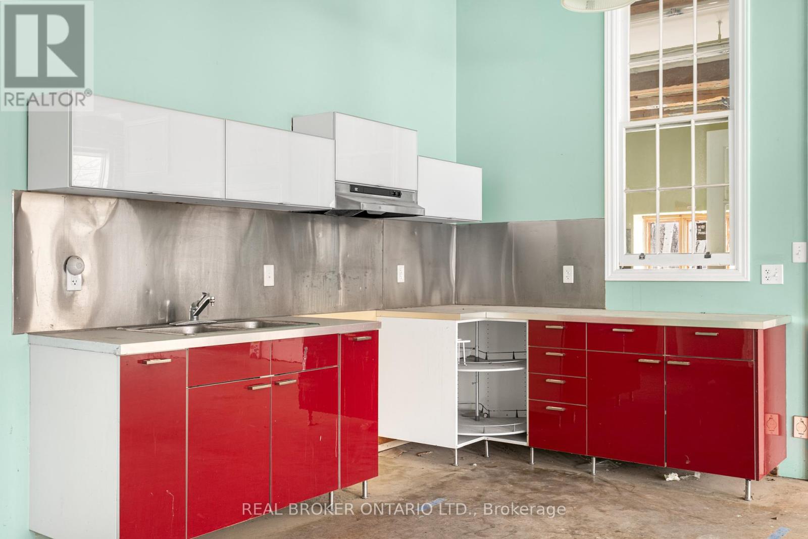 170 - 1 Sherbrooke Street E Property Photo 13