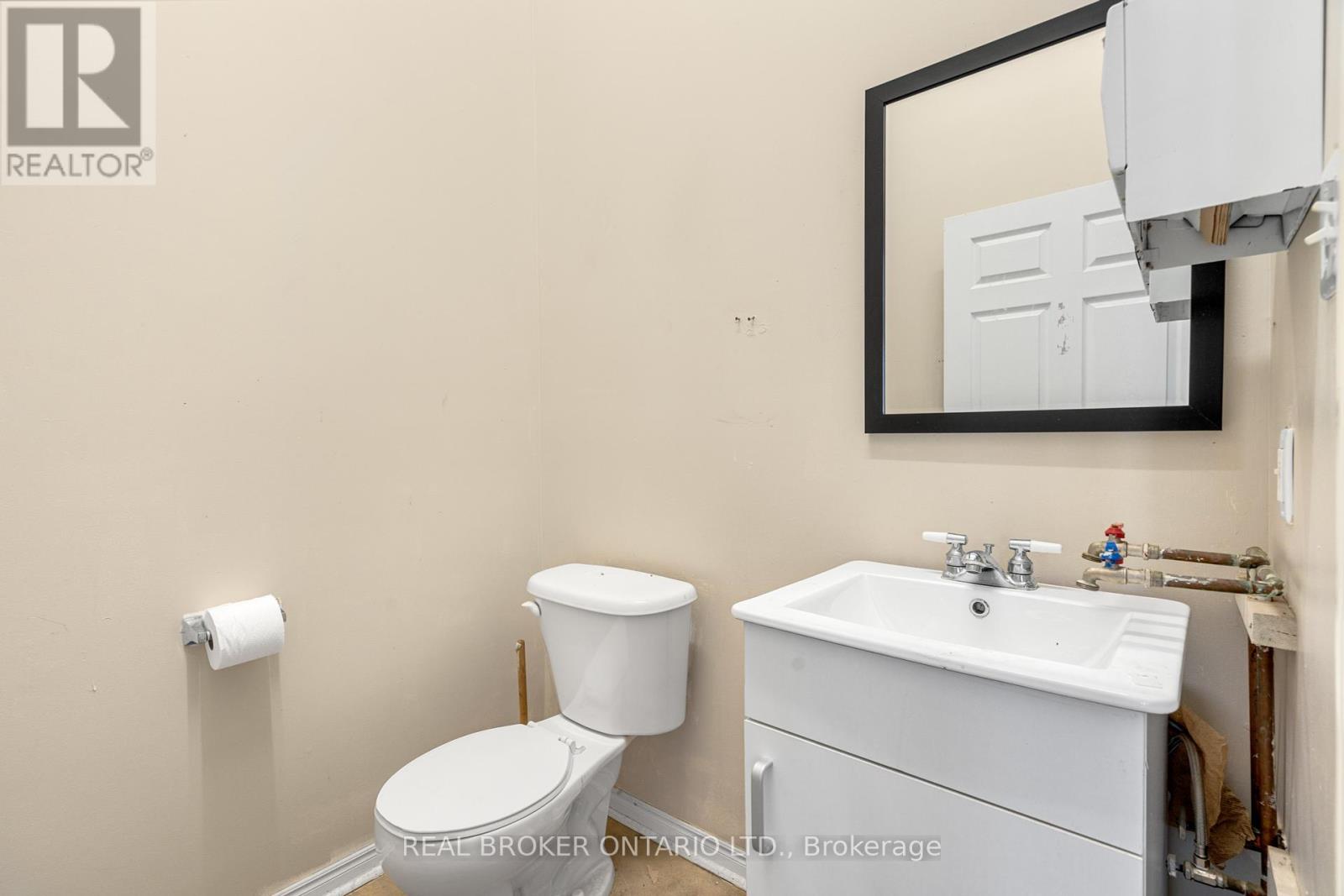 170 - 1 Sherbrooke Street E Property Photo 17