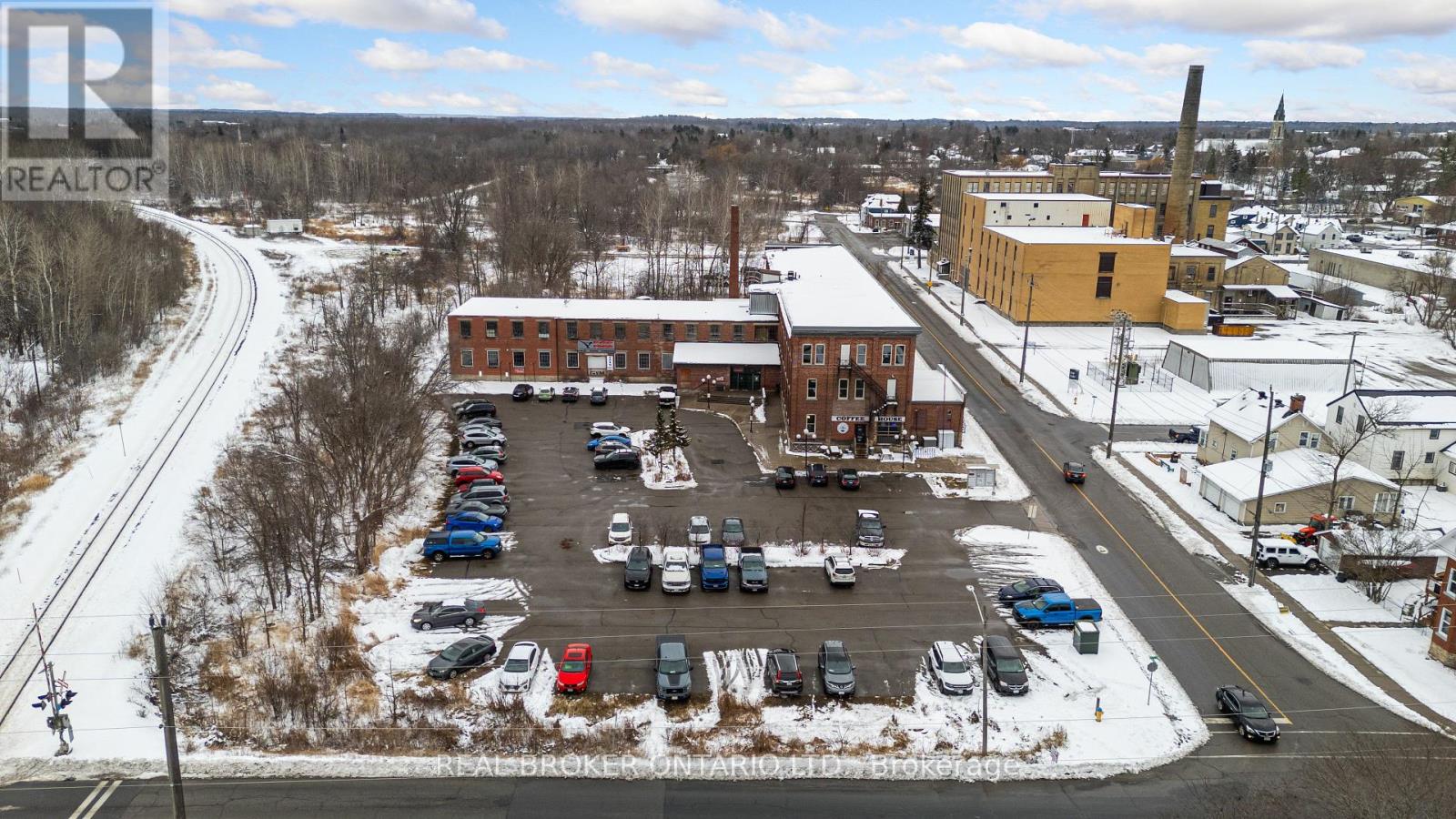 170 - 1 Sherbrooke Street E Property Photo 28
