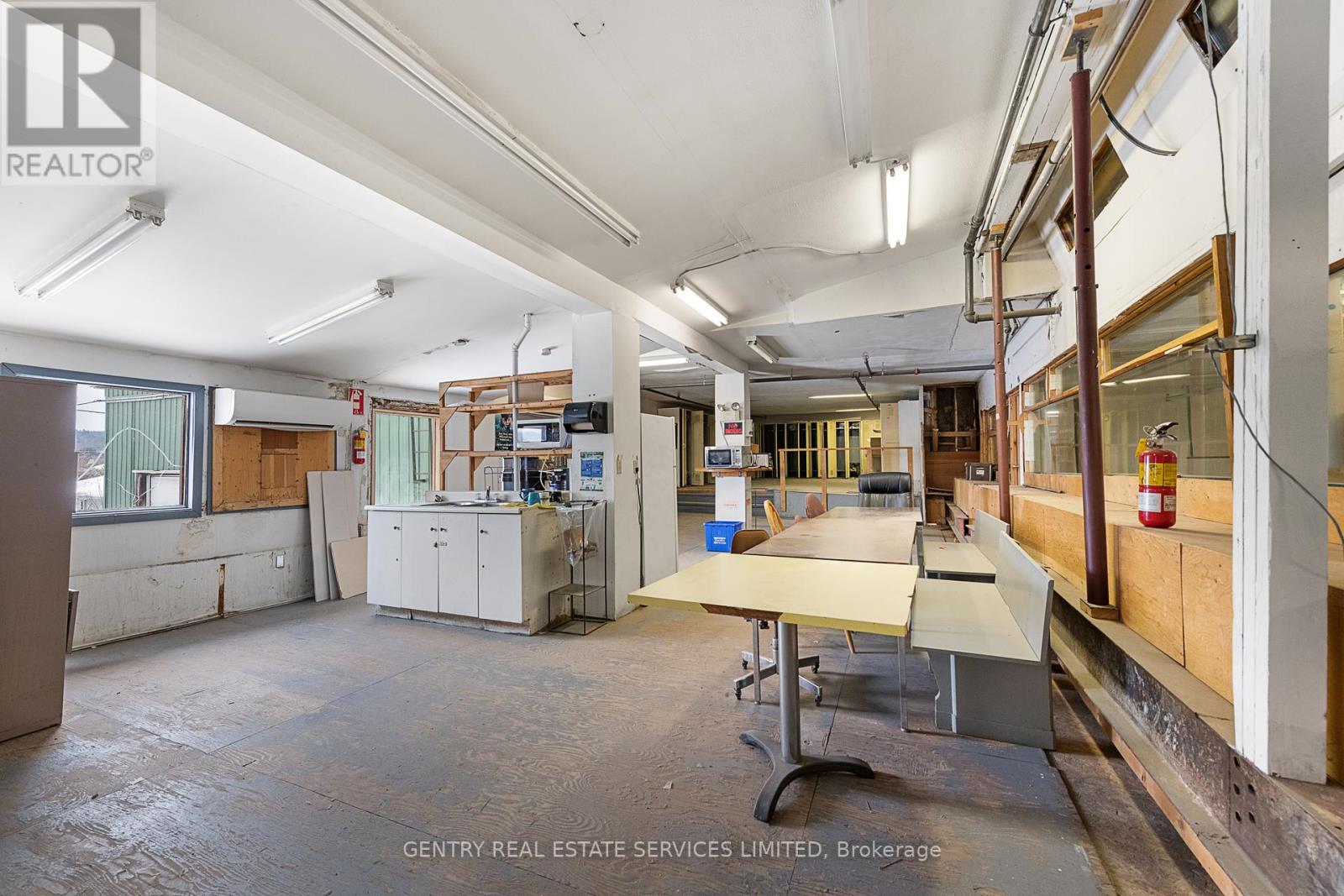 14 Conway Street Property Photo 35