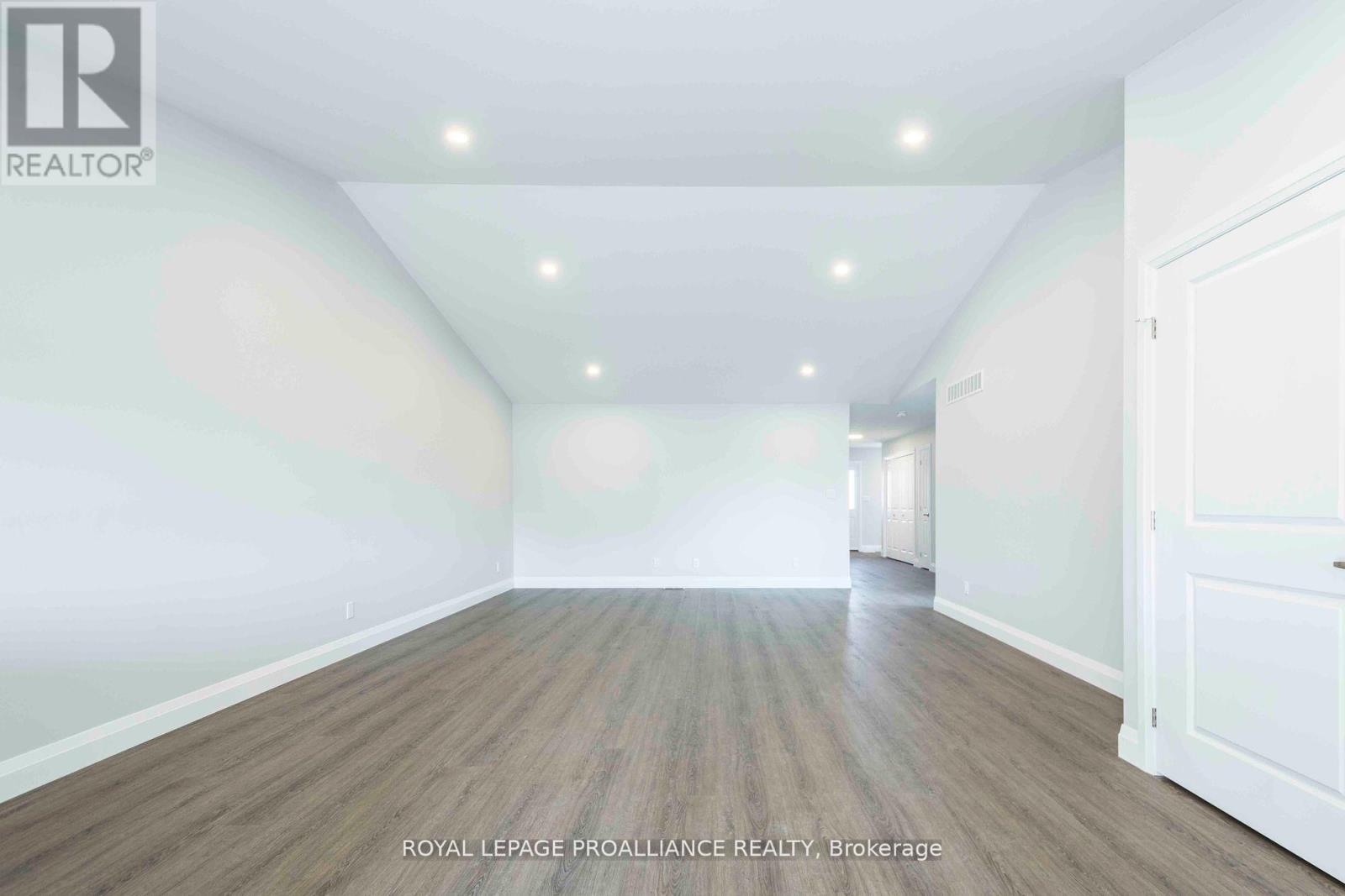 46 Mackenzie John Crescent Property Photo 5