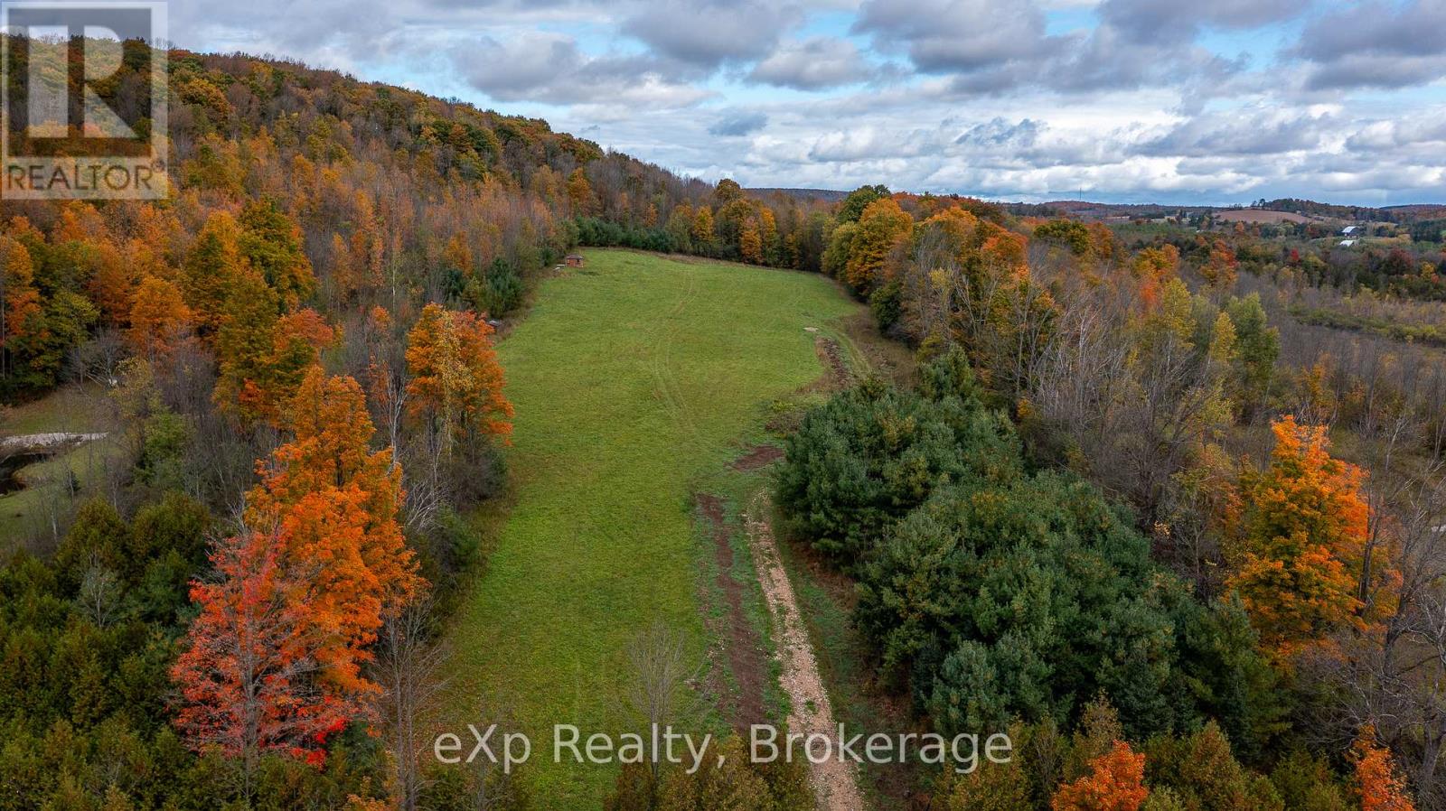 084482 6 Side Road Property Photo 3