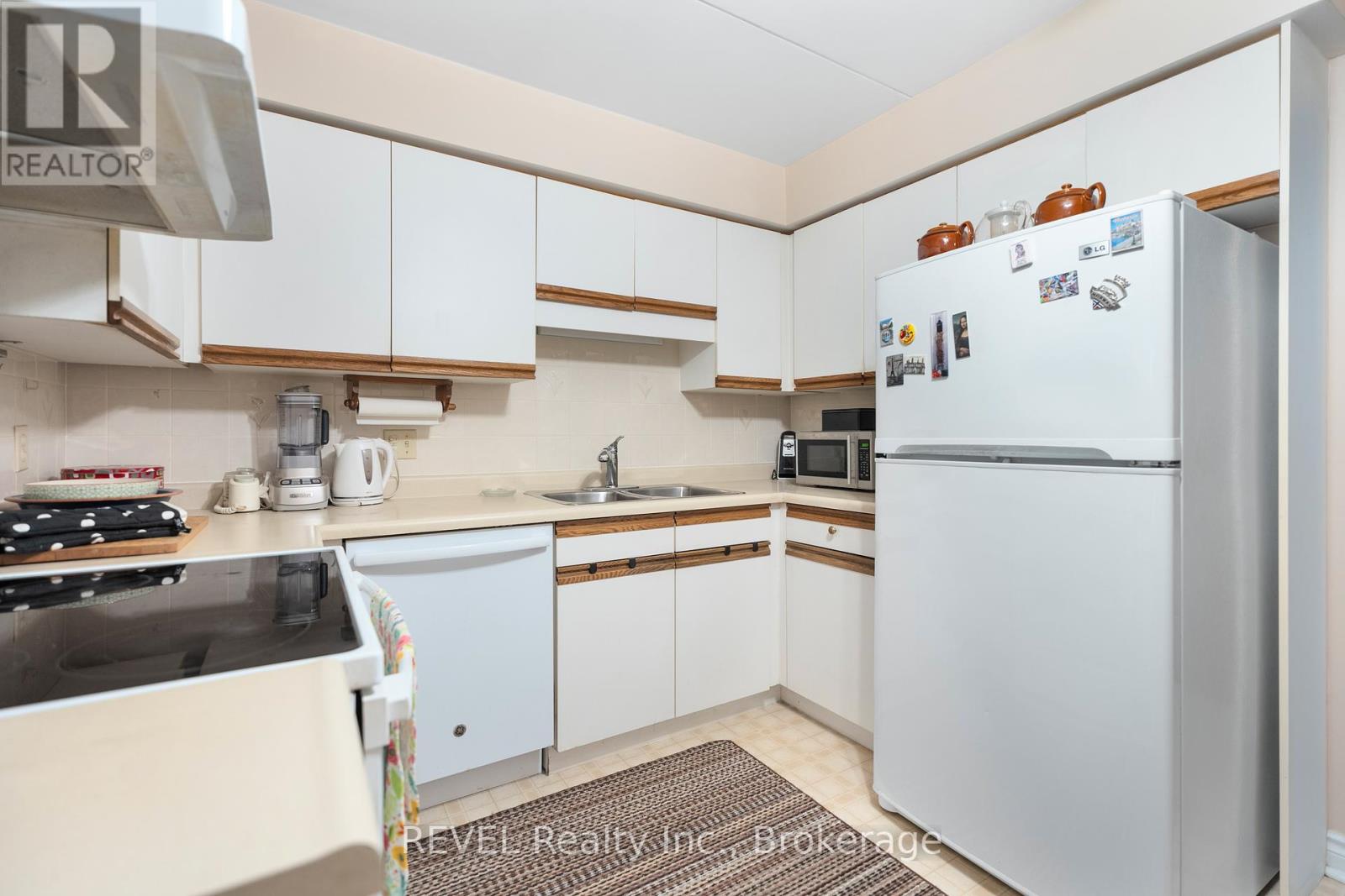 303 - 244 Lakeshore Road Property Photo 14