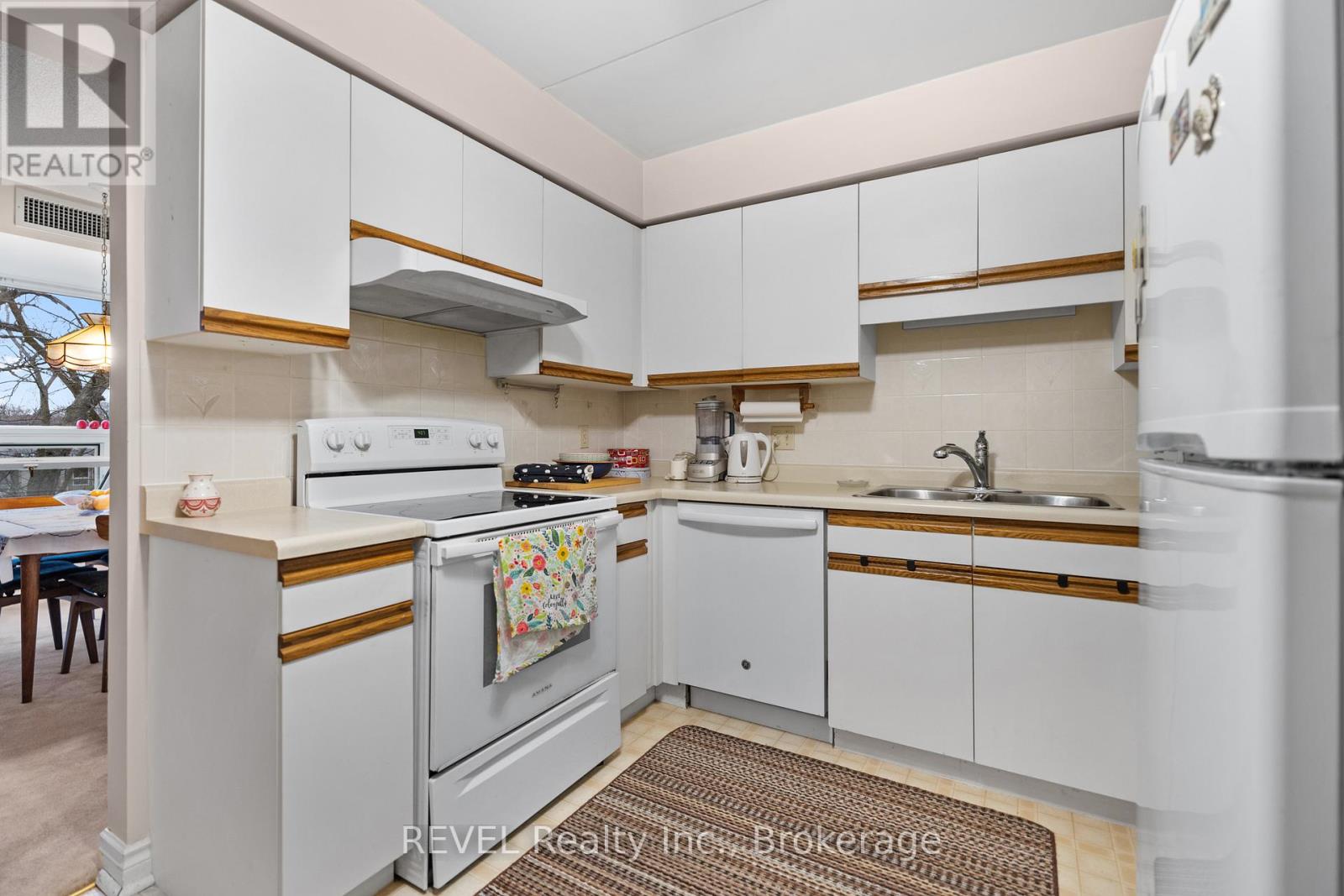 303 - 244 Lakeshore Road Property Photo 15