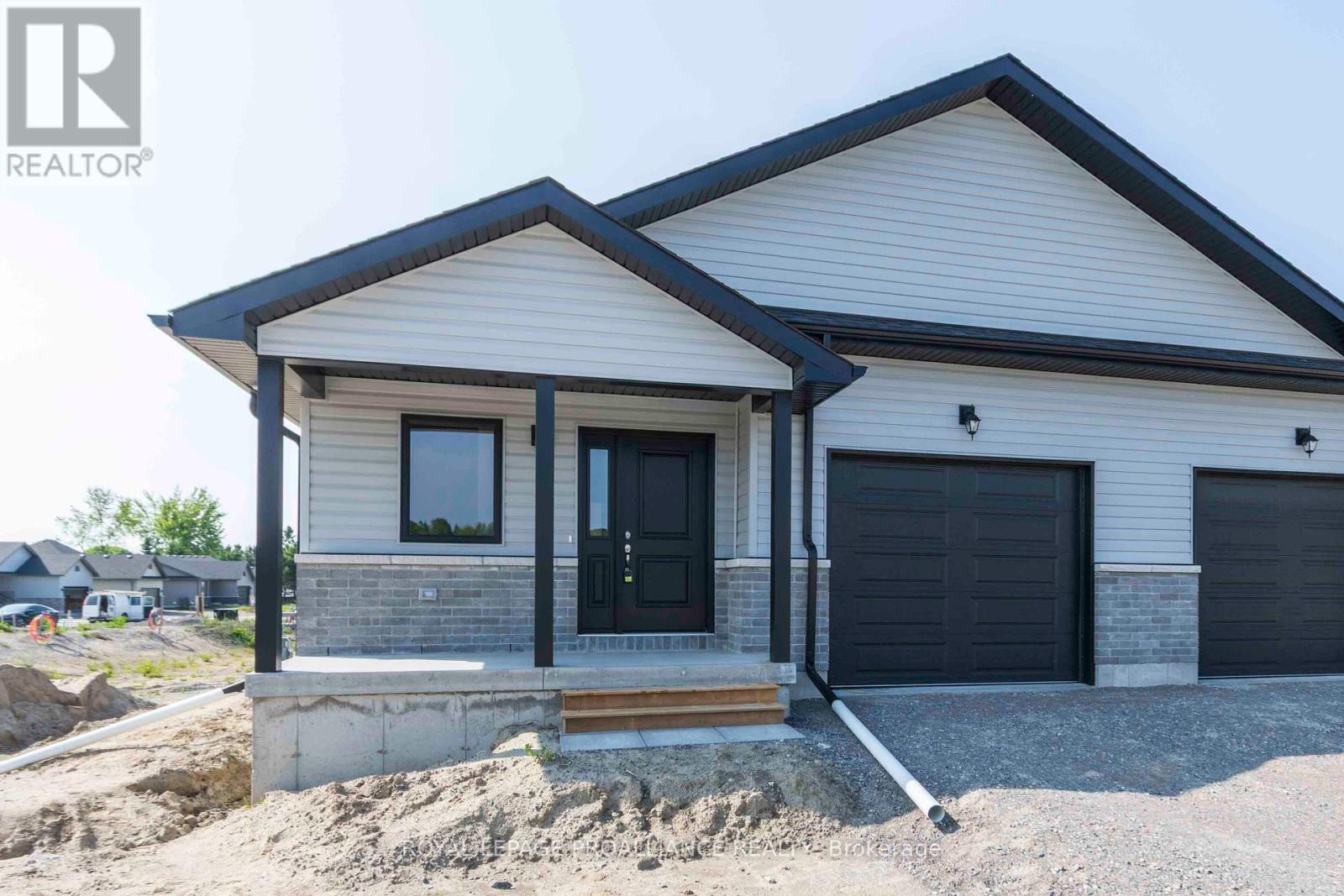 47 Mackenzie John Crescent Property Photo 1