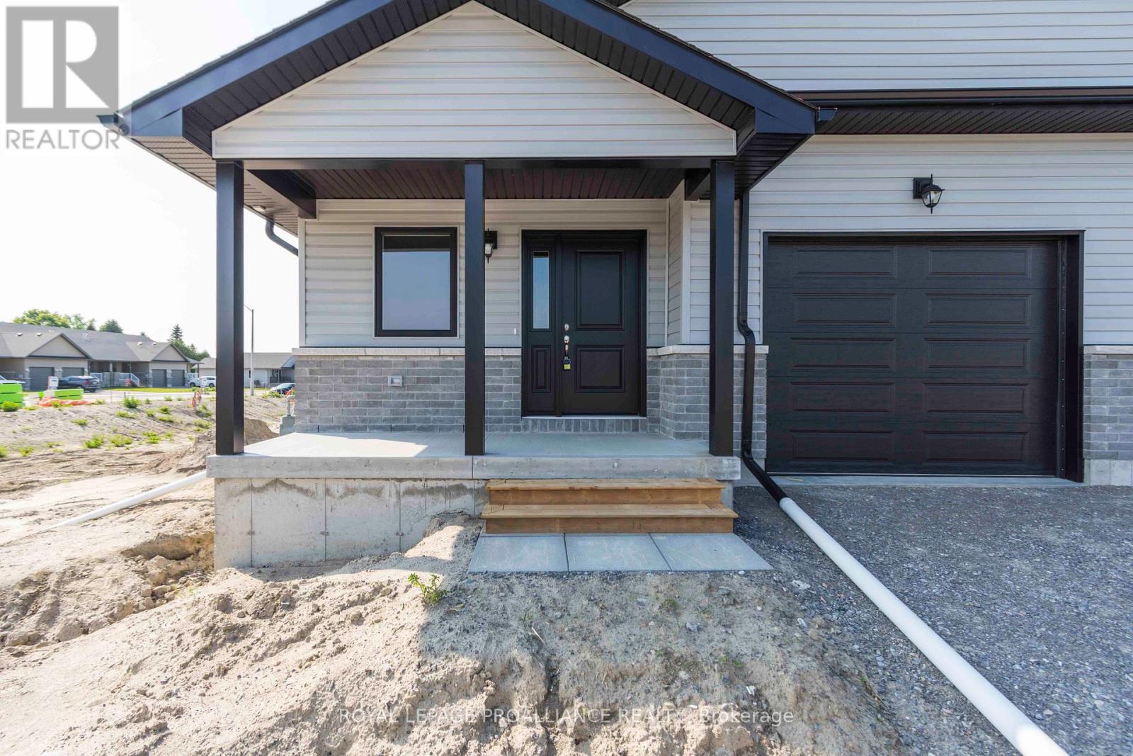 47 Mackenzie John Crescent Property Photo 2