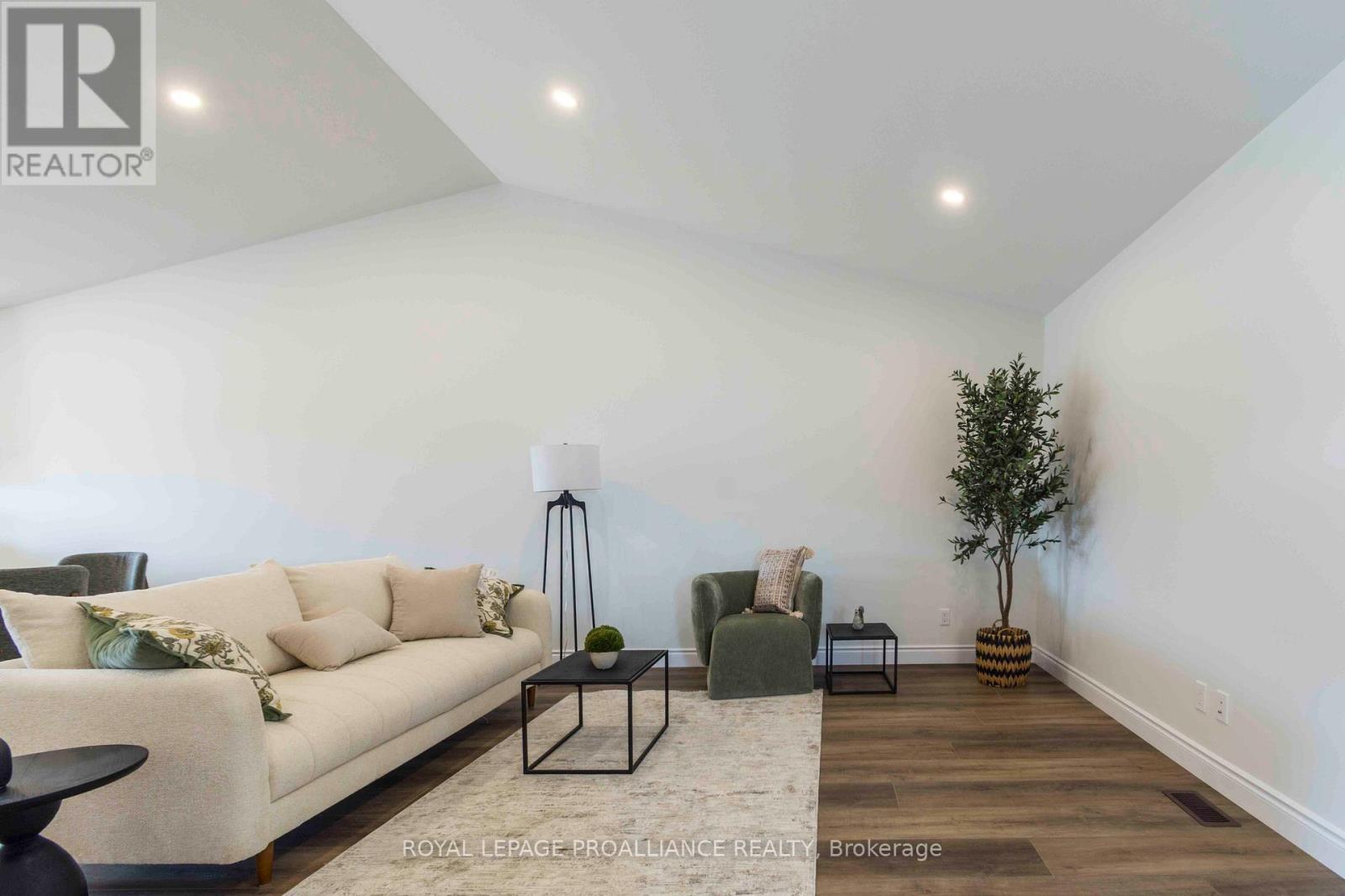 47 Mackenzie John Crescent Property Photo 5