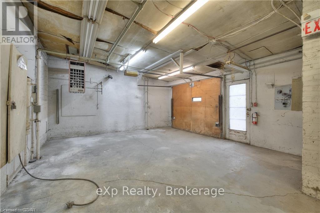101 - 20 Park Hill Road E Property Photo 8