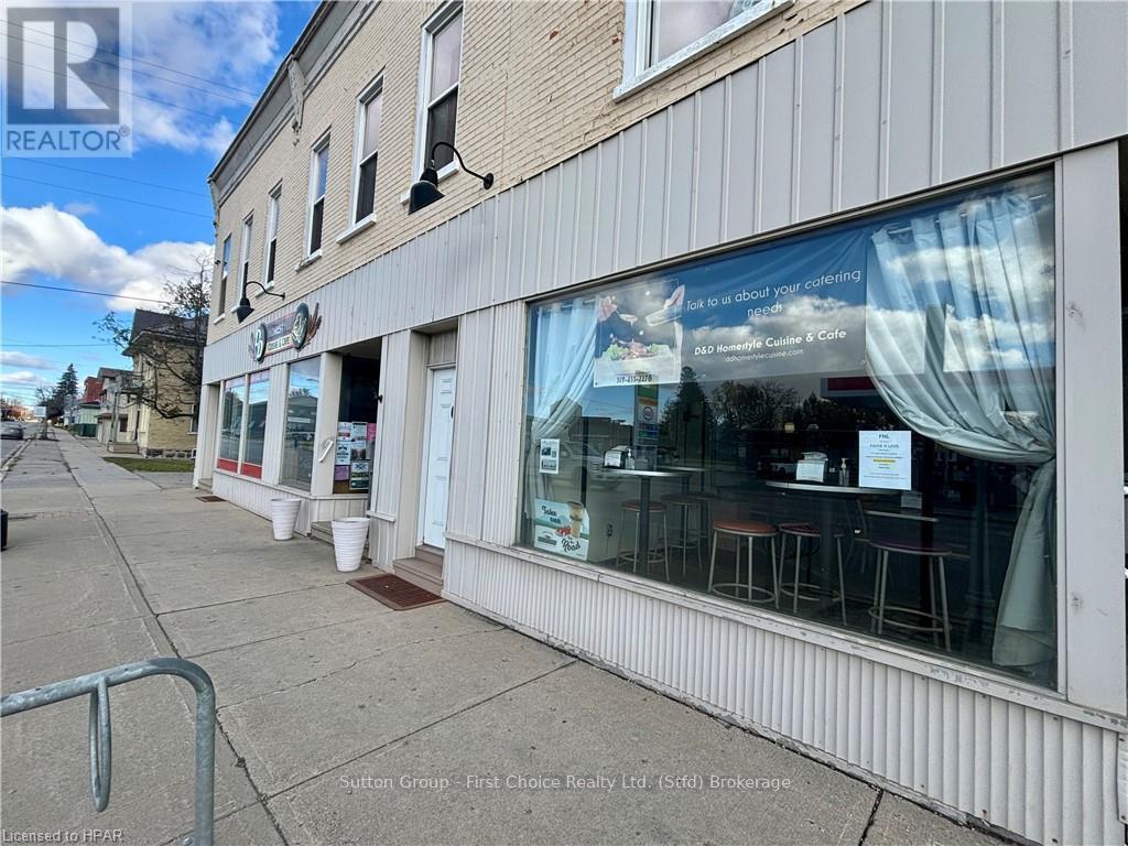 8 Woodstock Street N Property Photo 2