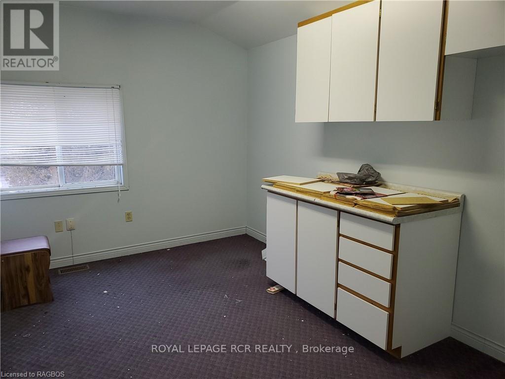 260 Main Street E Property Photo 12