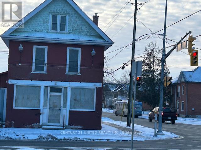 239 Park Street N Property Photo 1