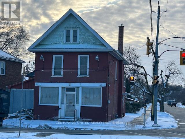 239 Park Street N Property Photo 2