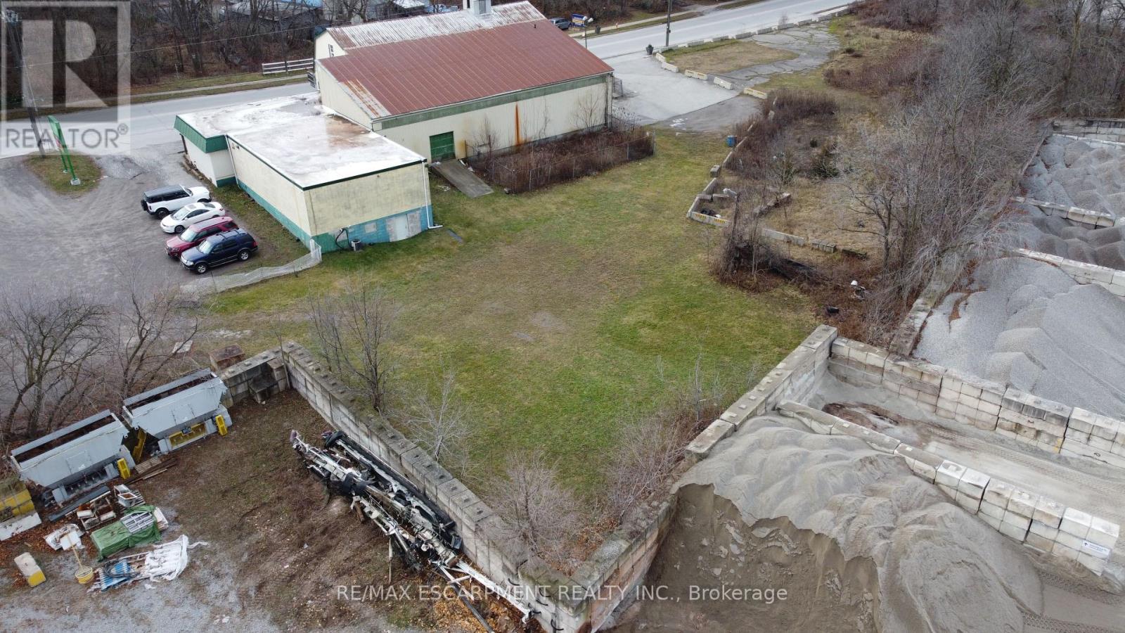B - 4839 King Street Property Photo 4
