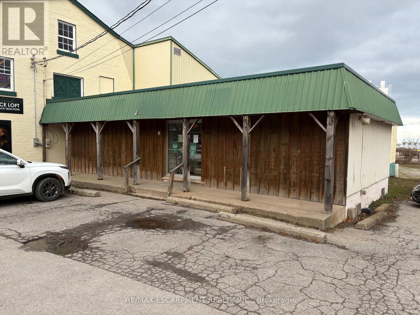 B - 4839 King Street Property Photo 6