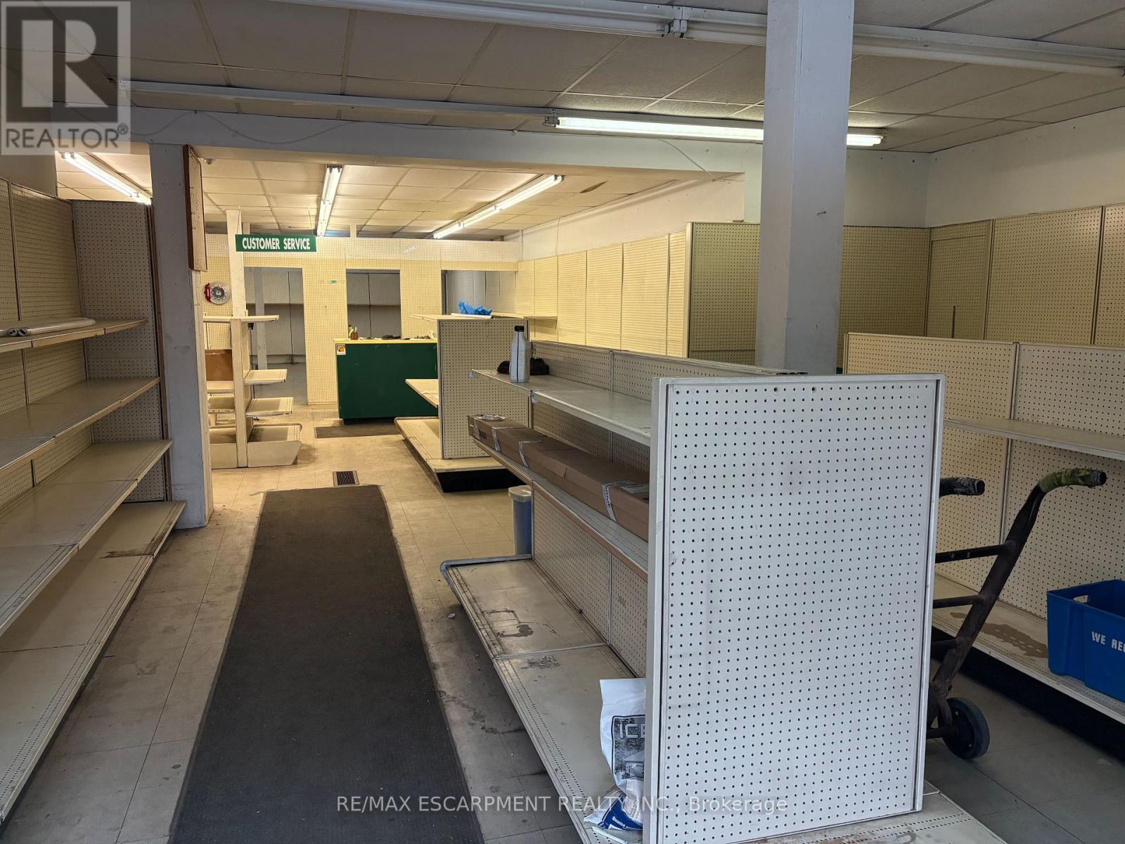 B - 4839 King Street Property Photo 8