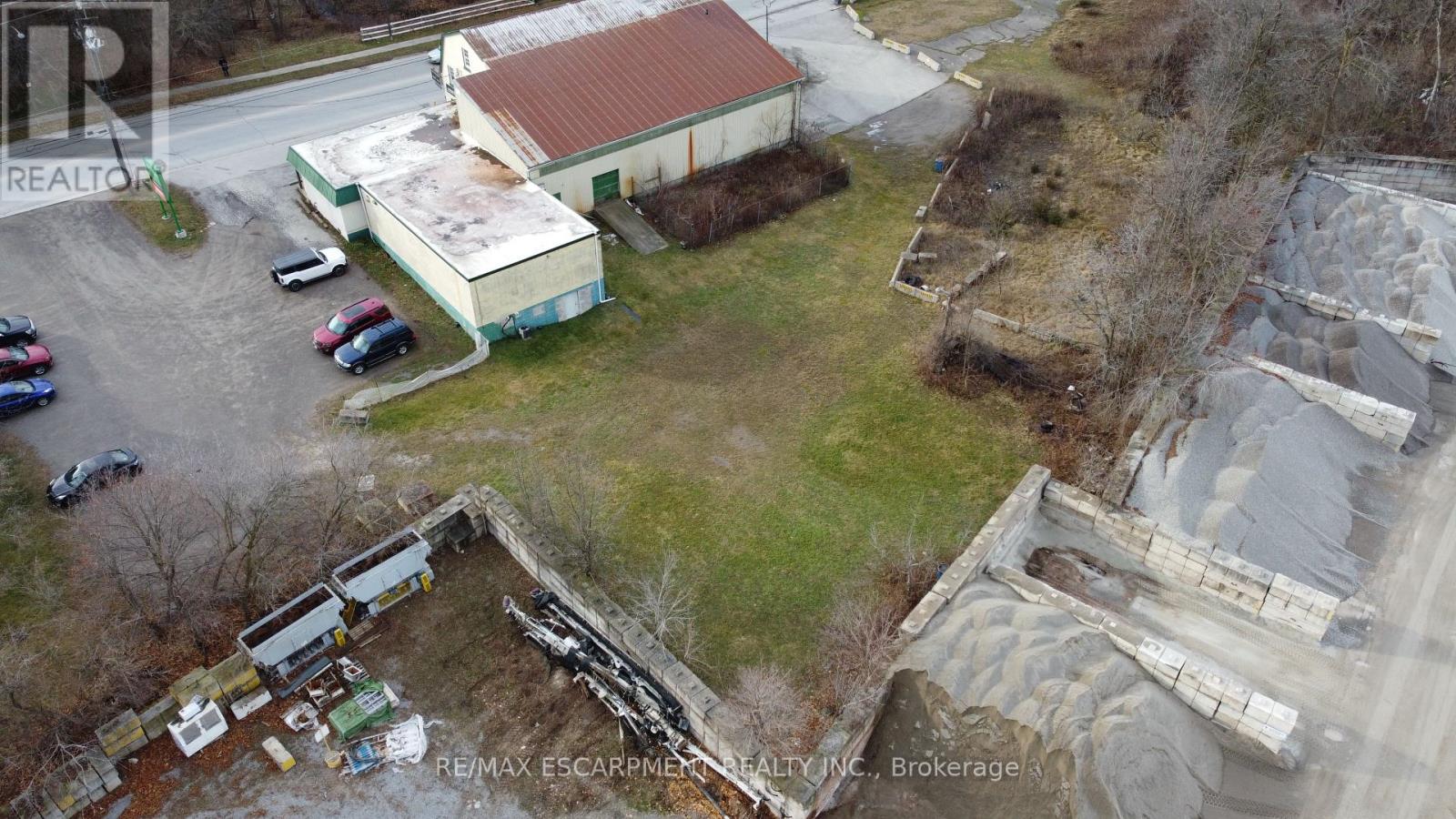 B - 4839 King Street Property Photo 16