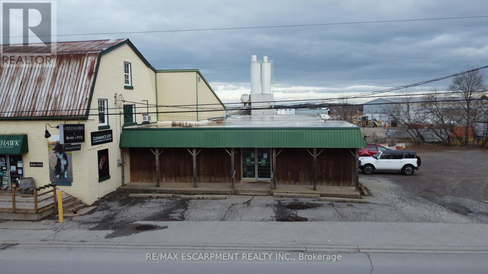 B - 4839 King Street Property Photo 18