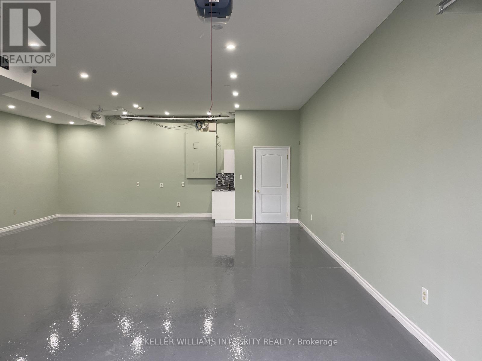 D6 - 2285 St Laurent Boulevard Property Photo 3