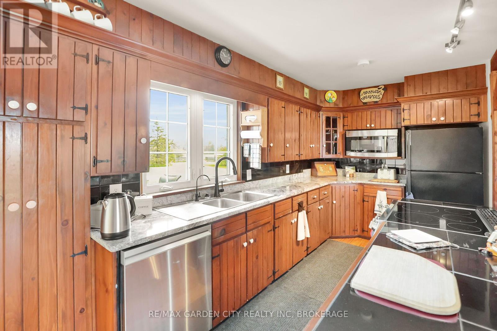 3200 Bertie Road Property Photo 9