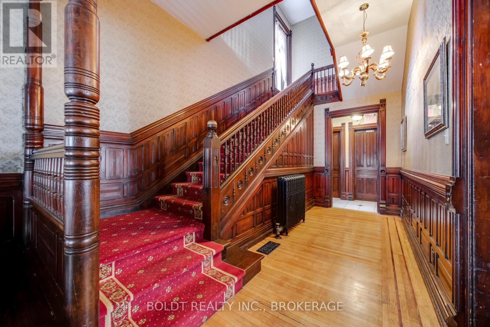 14 St. David Road W Property Photo 9