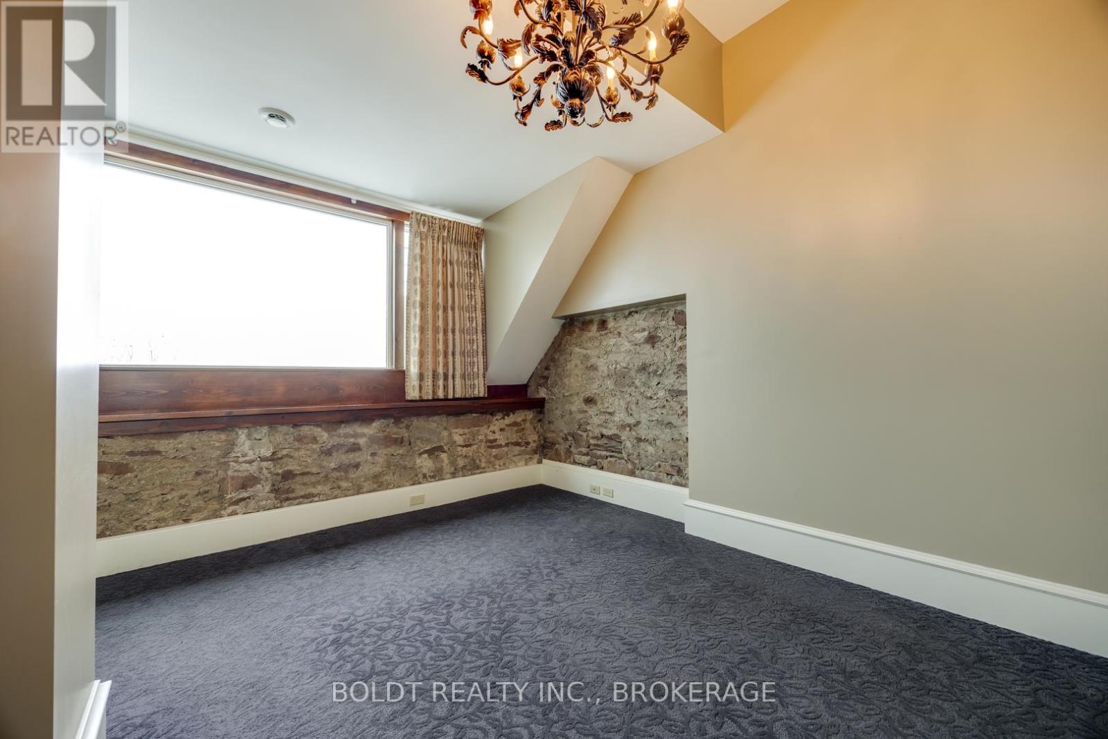 14 St. David Road W Property Photo 15