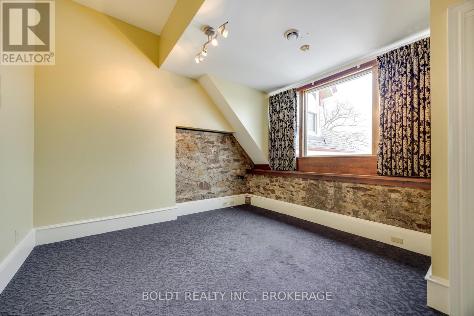 14 St. David Road W Property Photo 16