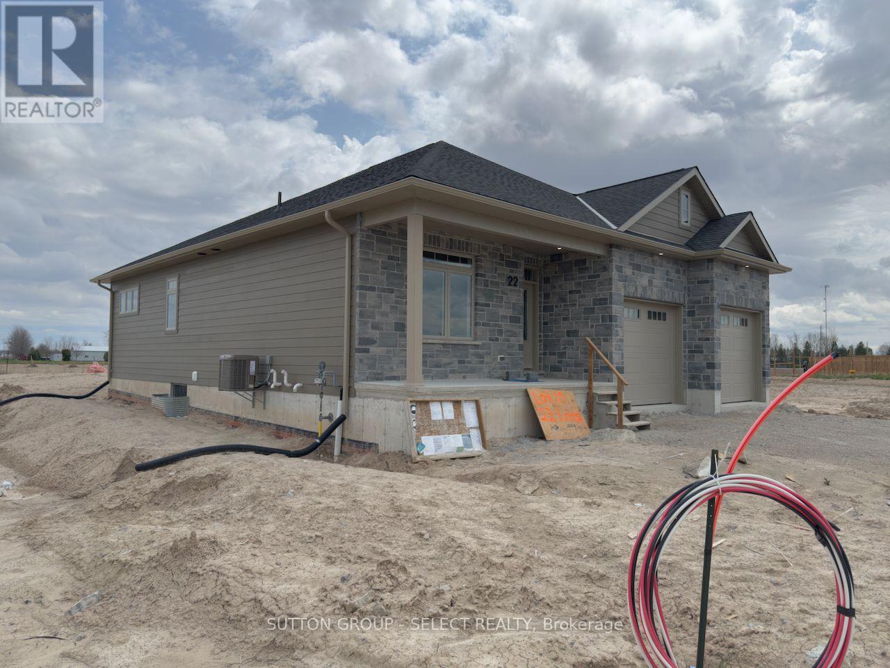 22 LOIS COURT Property Photo 1
