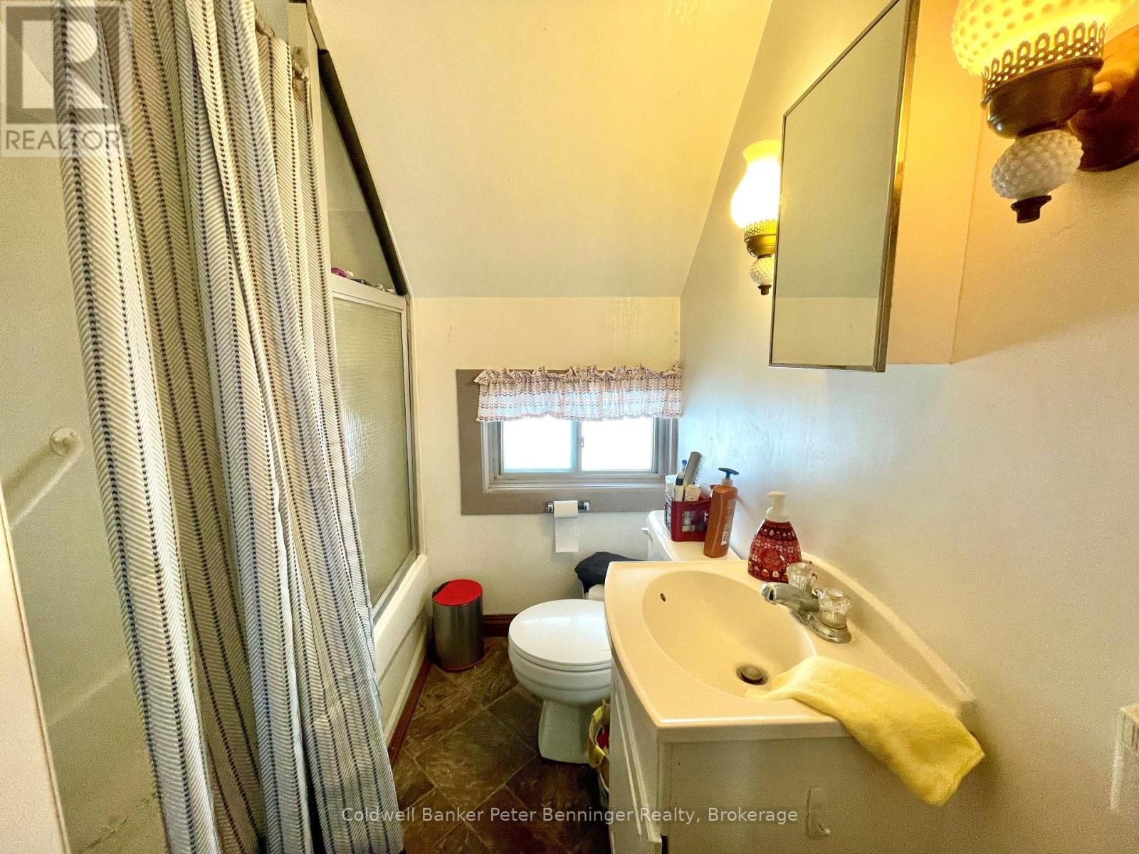 258 8th Street Property Photo 24