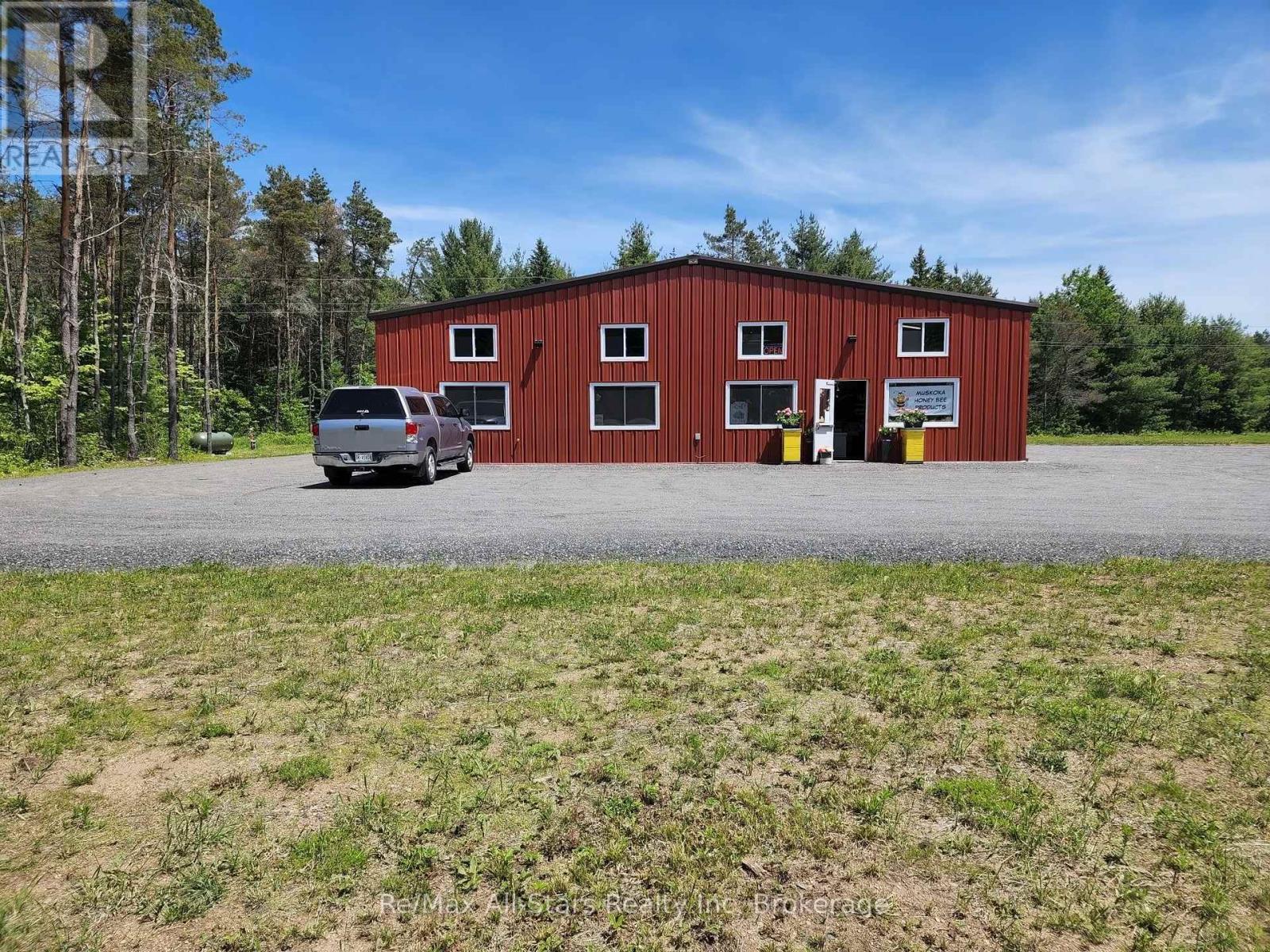 Unit 2 - 25754 35 Highway N Road S Property Photo 3