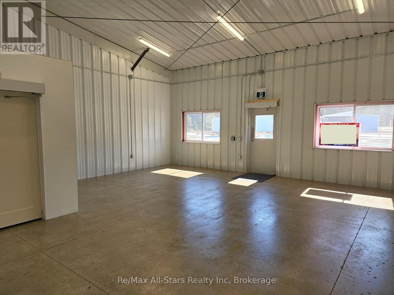 Unit 2 - 25754 35 Highway N Road S Property Photo 9