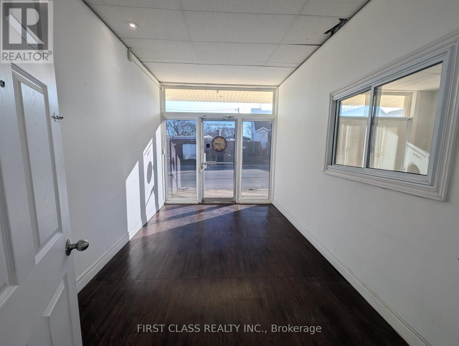 A - 69 Eastchester Avenue Property Photo 4