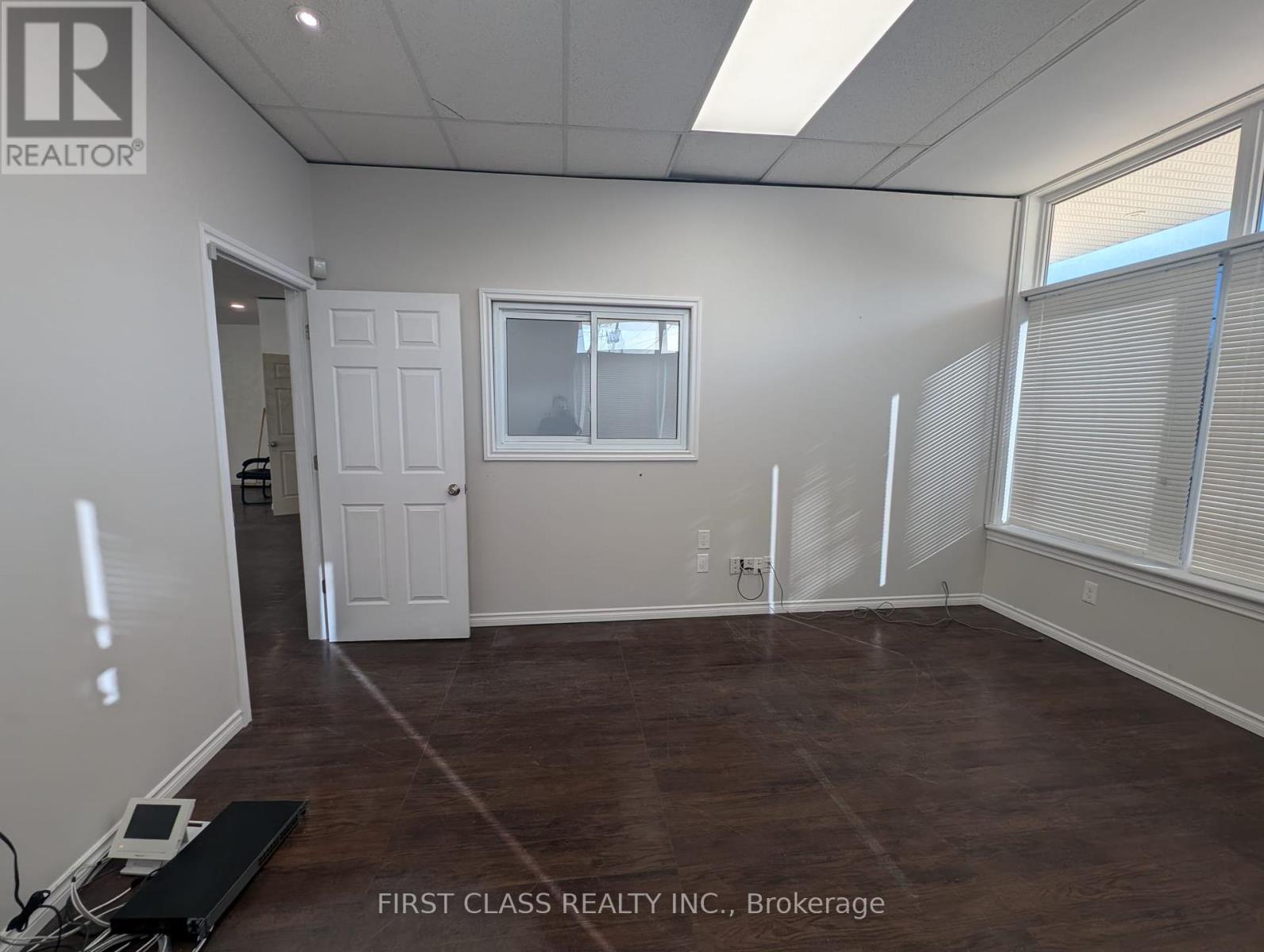 A - 69 Eastchester Avenue Property Photo 5