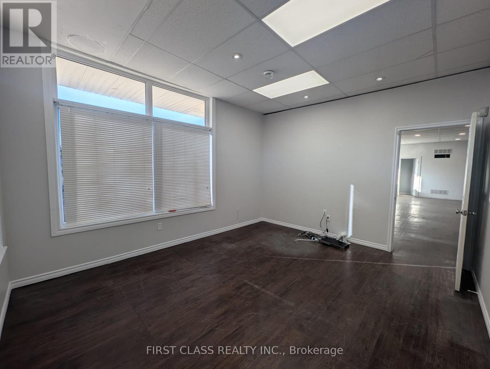 A - 69 Eastchester Avenue Property Photo 7