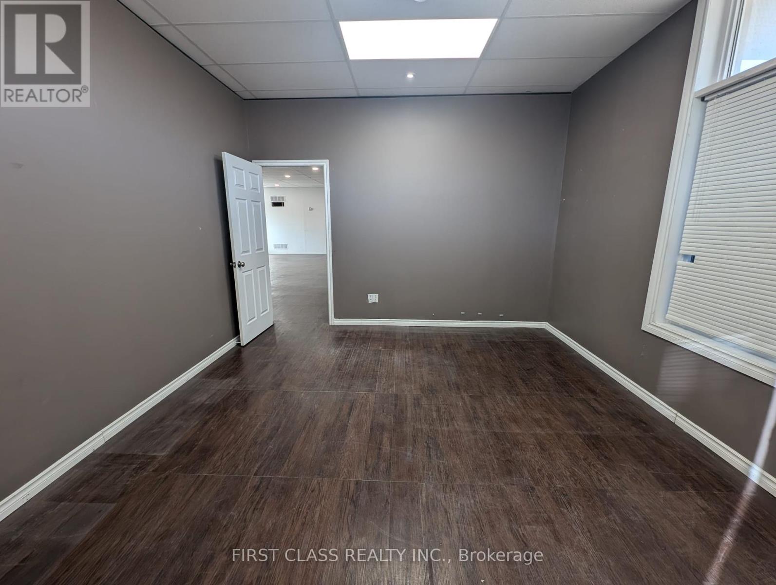 A - 69 Eastchester Avenue Property Photo 9