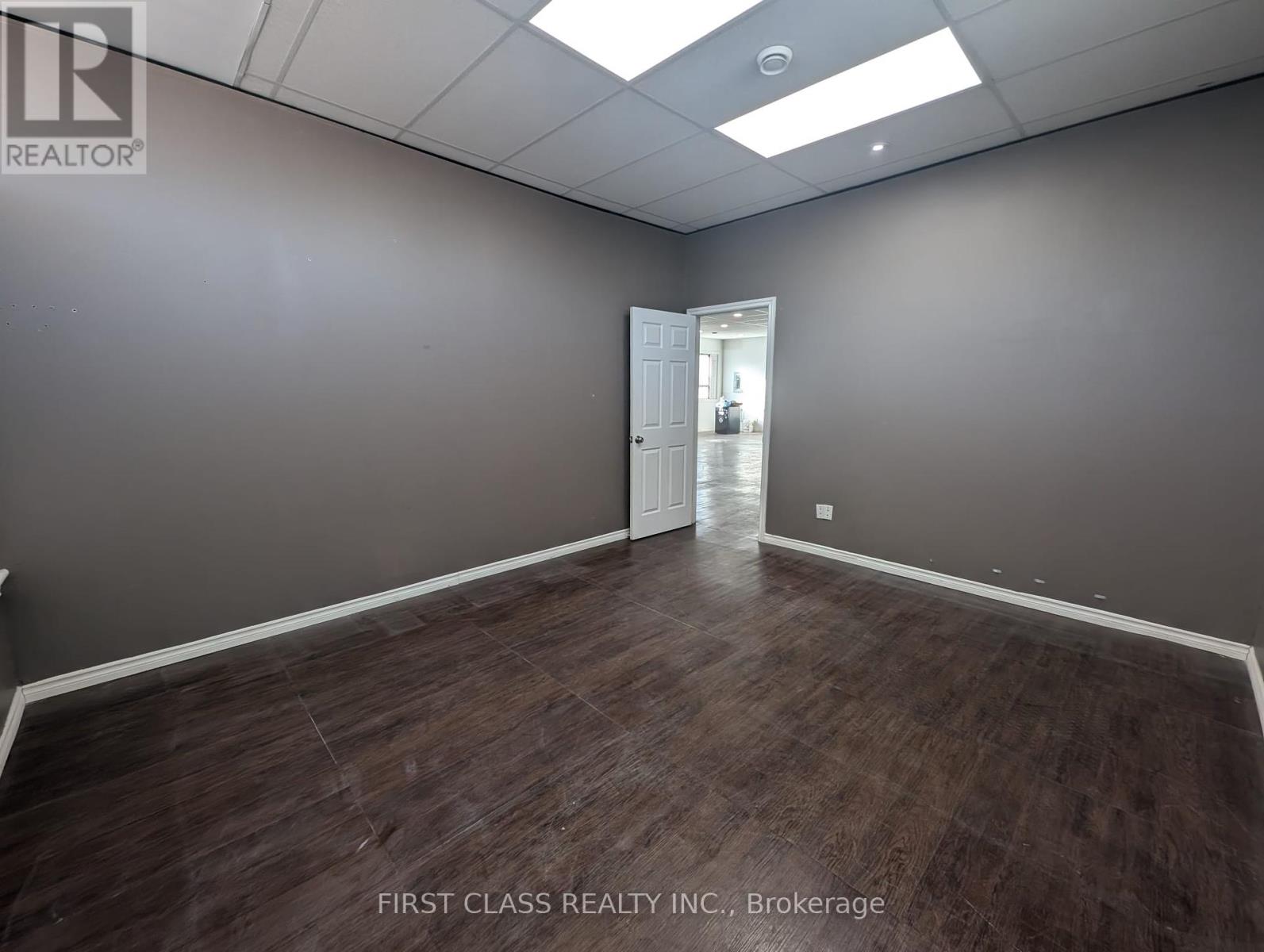 A - 69 Eastchester Avenue Property Photo 10