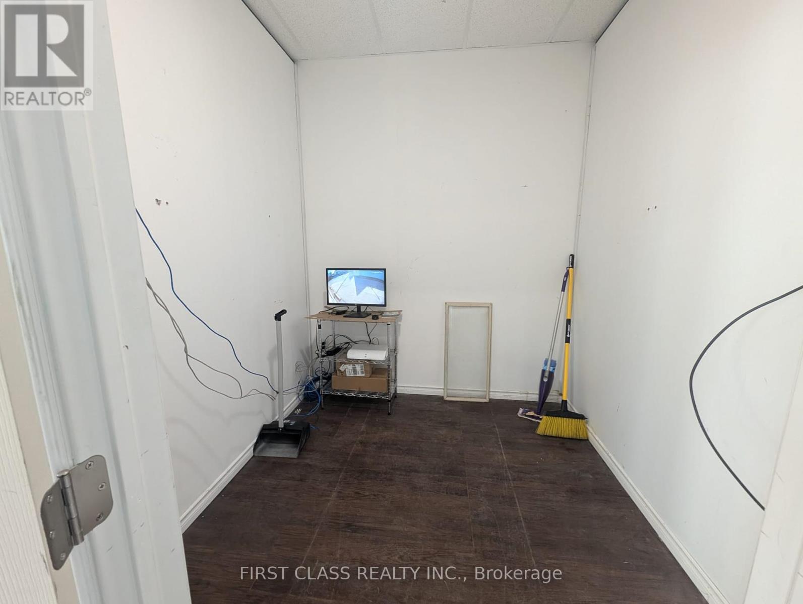A - 69 Eastchester Avenue Property Photo 13