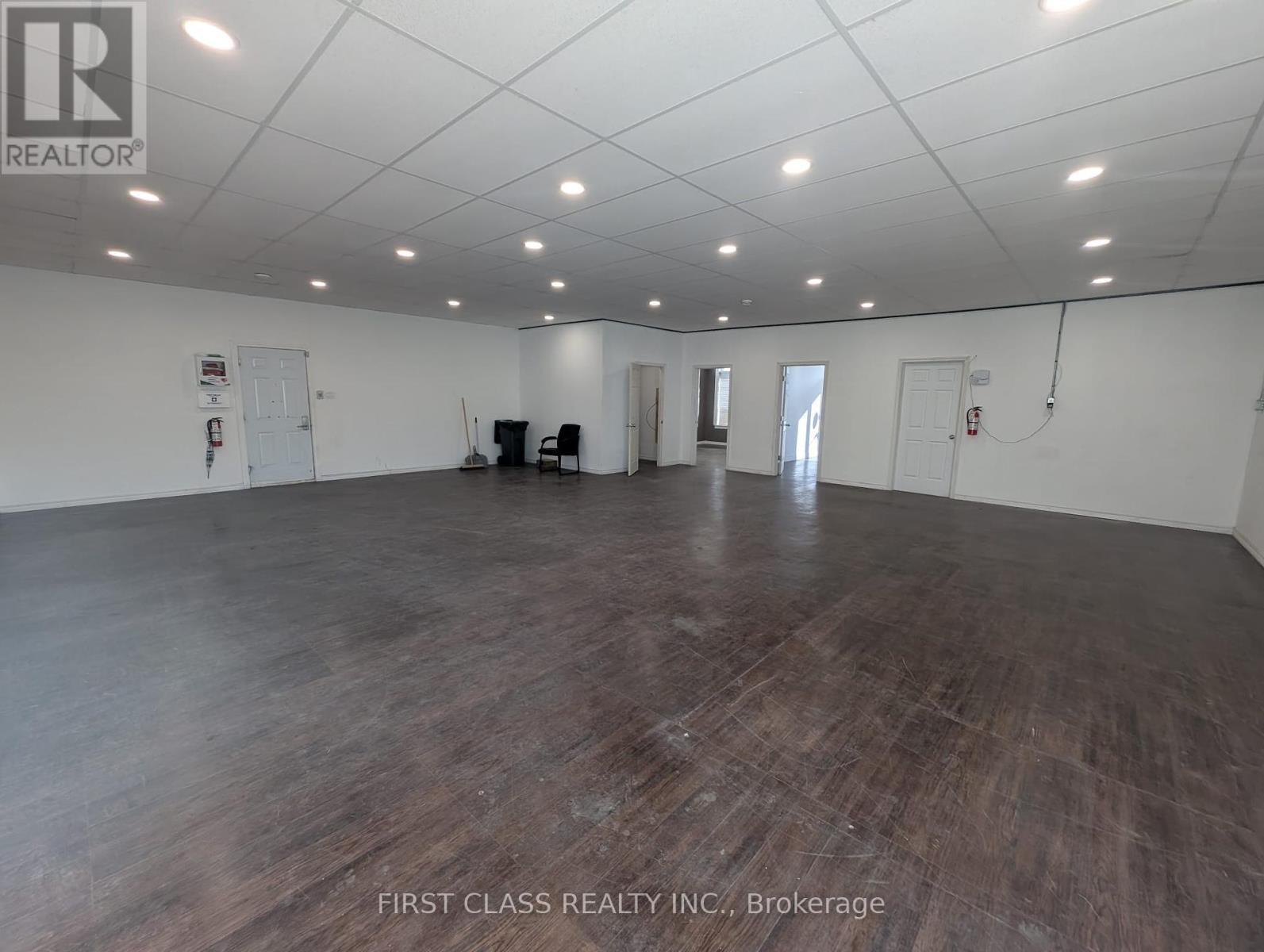 A - 69 Eastchester Avenue Property Photo 14