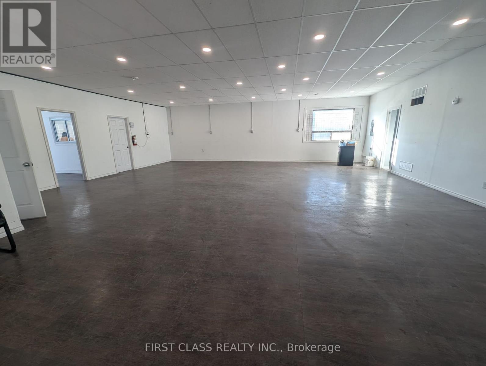 A - 69 Eastchester Avenue Property Photo 15