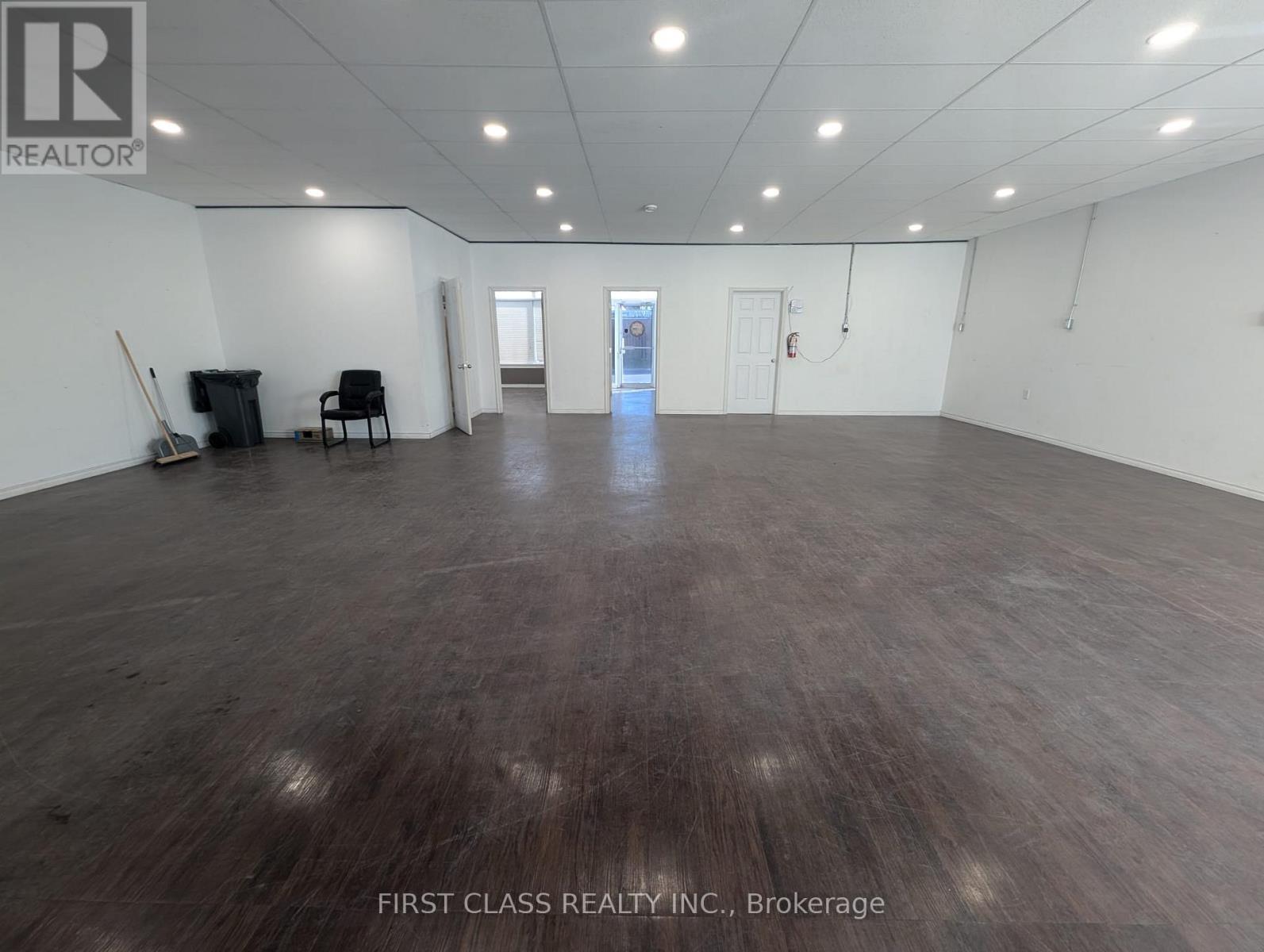 A - 69 Eastchester Avenue Property Photo 16