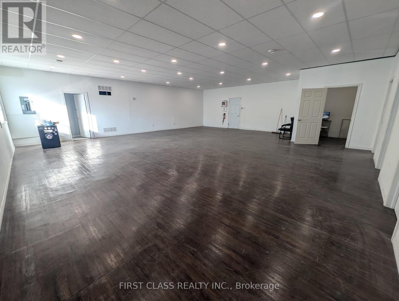 A - 69 Eastchester Avenue Property Photo 17