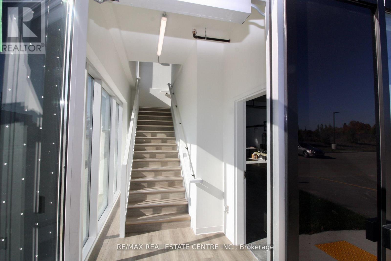 16 - 587 Hanlon Creek Boulevard Property Photo 20
