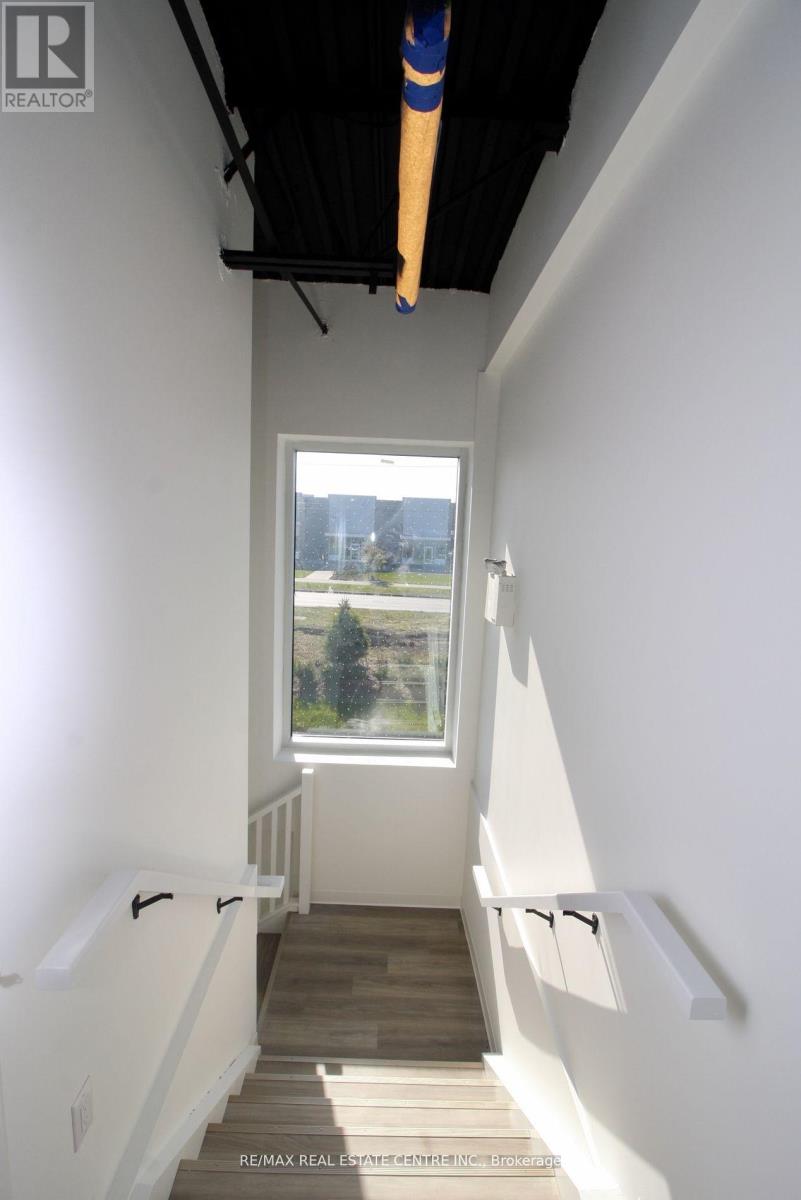 16 - 587 Hanlon Creek Boulevard Property Photo 21