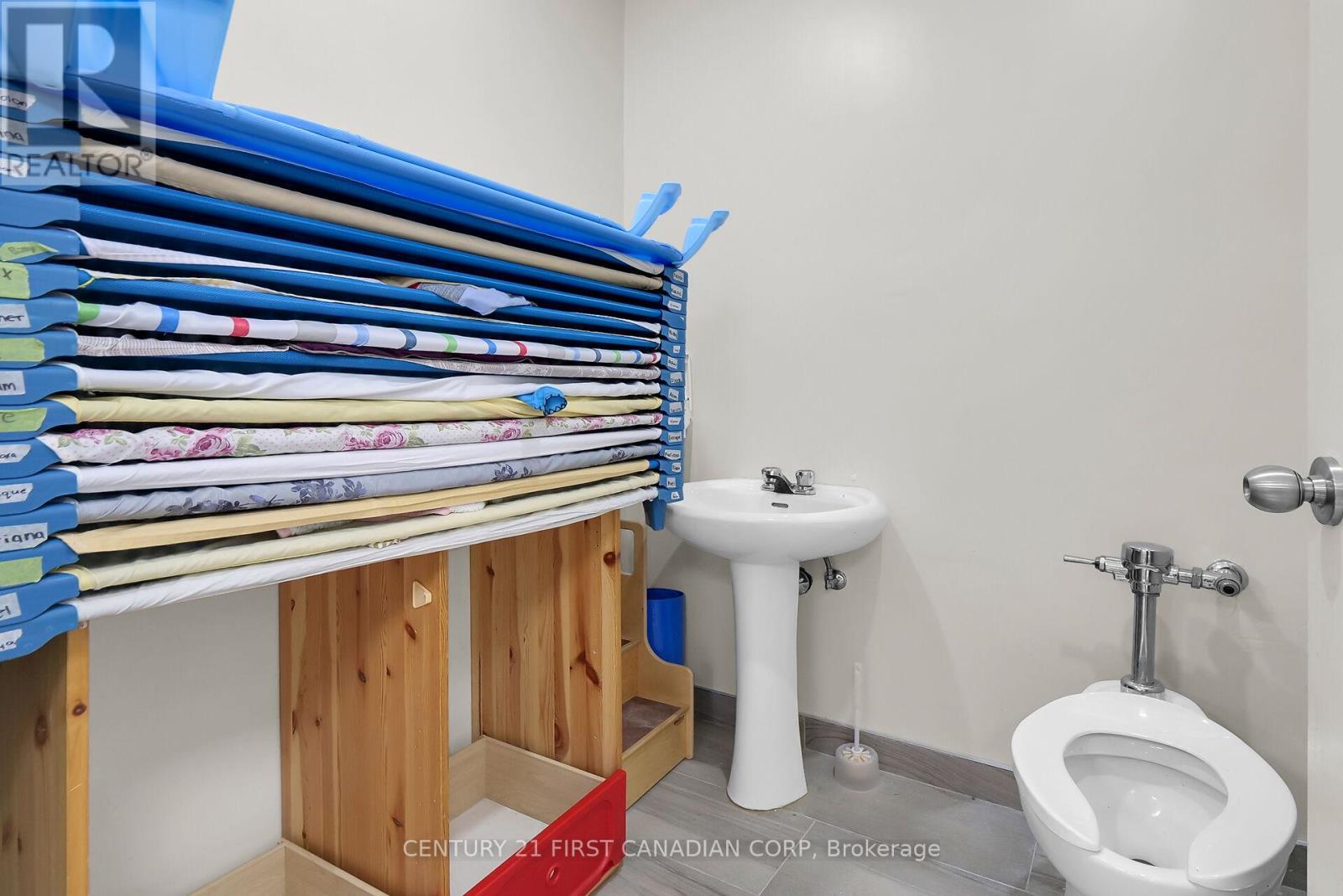 35 Jim Ashton Street Property Photo 11
