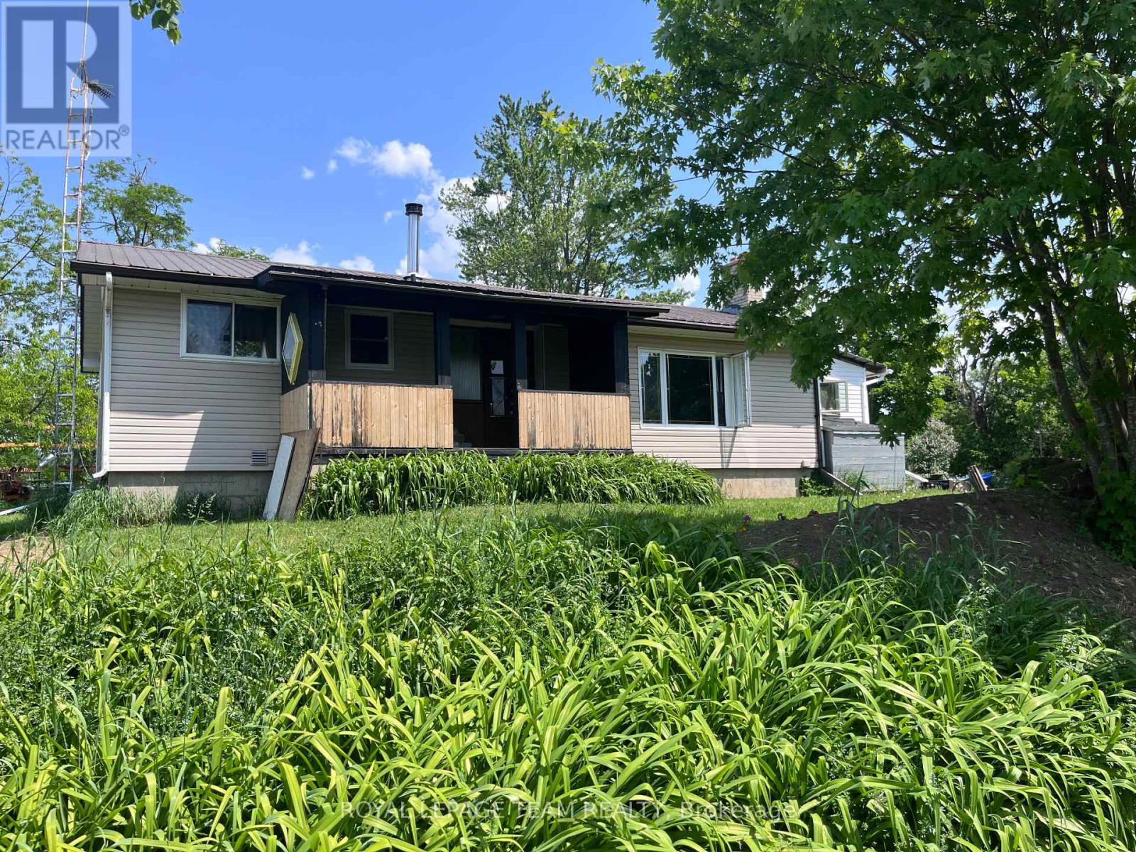 3159 8th Line Road Property Photo 1