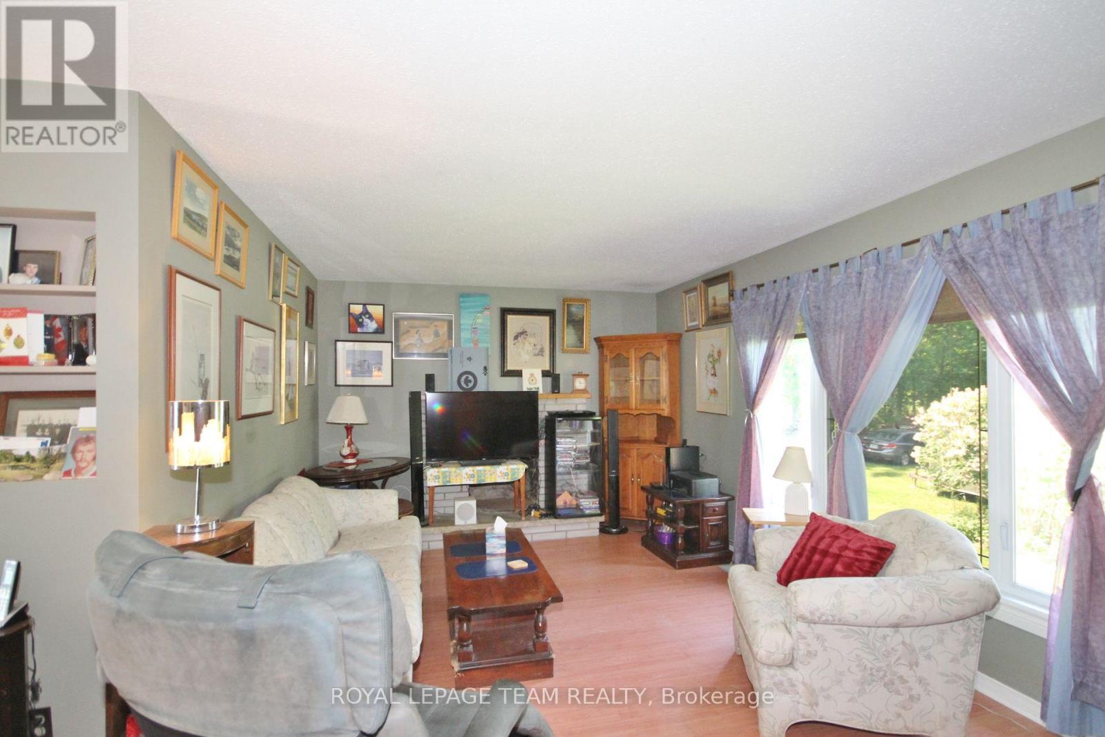 3159 8th Line Road Property Photo 5