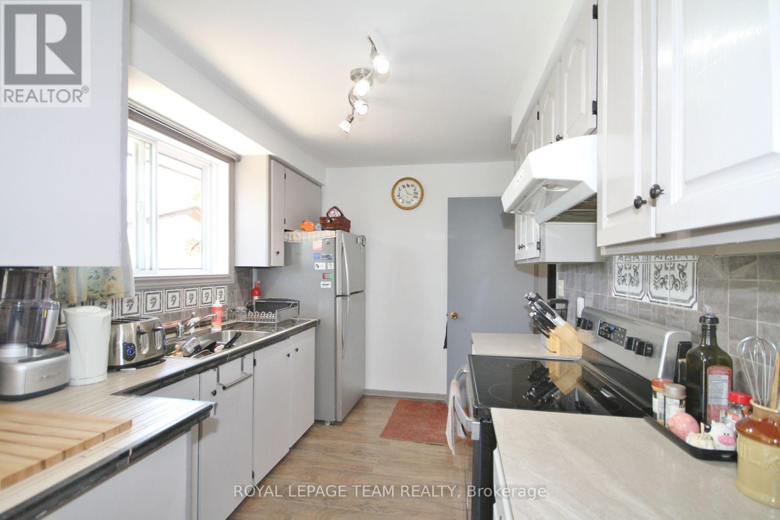 3159 8th Line Road Property Photo 10